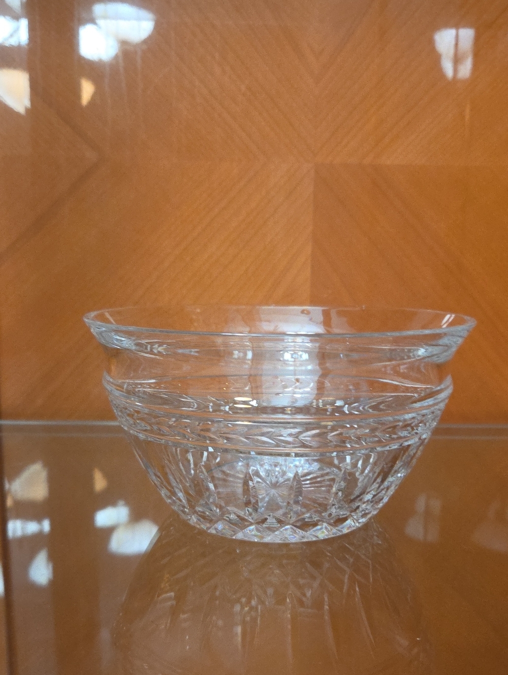 Clear Cut Glass Serving Bowl - Elegant Crystal-Style Design